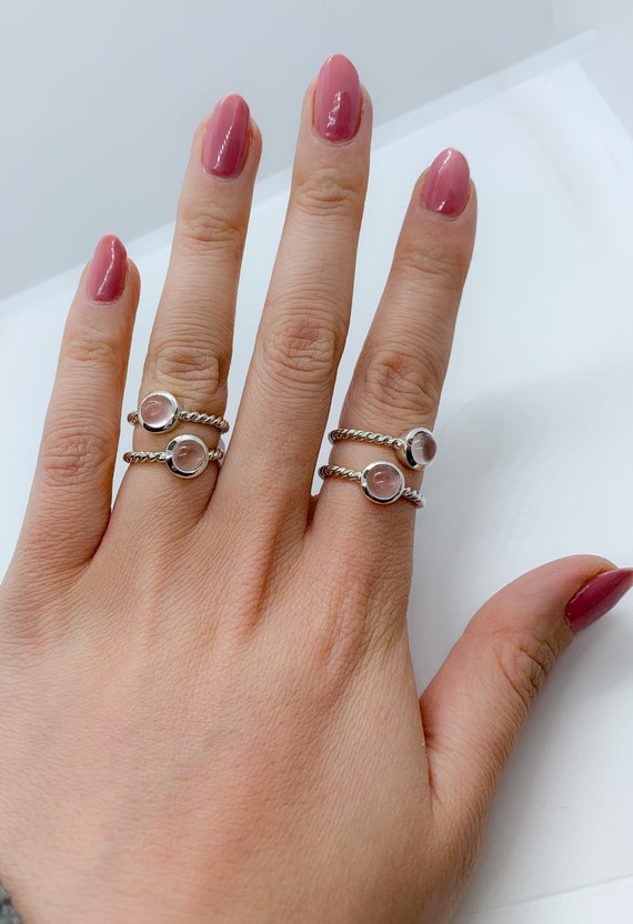Anello con pietra di quarzo rosa - Gioielli - Anelli - di Nezuko Ha... | su