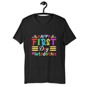 Zurück in der Schule glücklicher erster Tag können Sie dieses Unisex T-Shirt