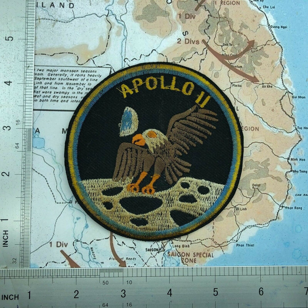 T 1969 APOLLO 11 NASA Space Moon Landing Shoulder Patch Vintage ...
