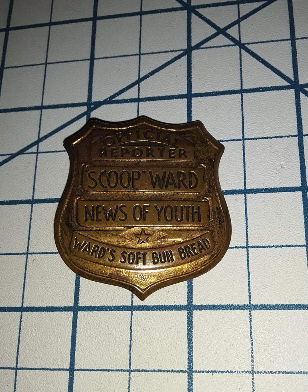 Reporters Pin 1930s SCOOP WARD News Reporter Official - Ward's Soft Bun Bread - Tin ...