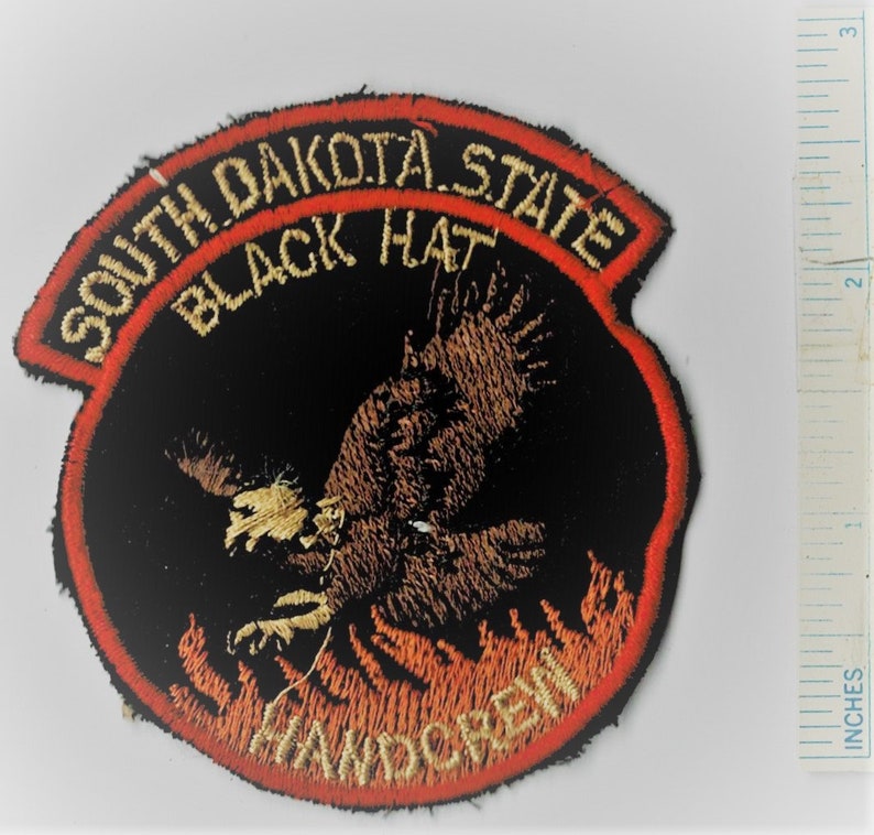 Hand Crew Shoulder Patch Us Quilt Vintage c1970s SOUTH DAKOTA State Black Hat