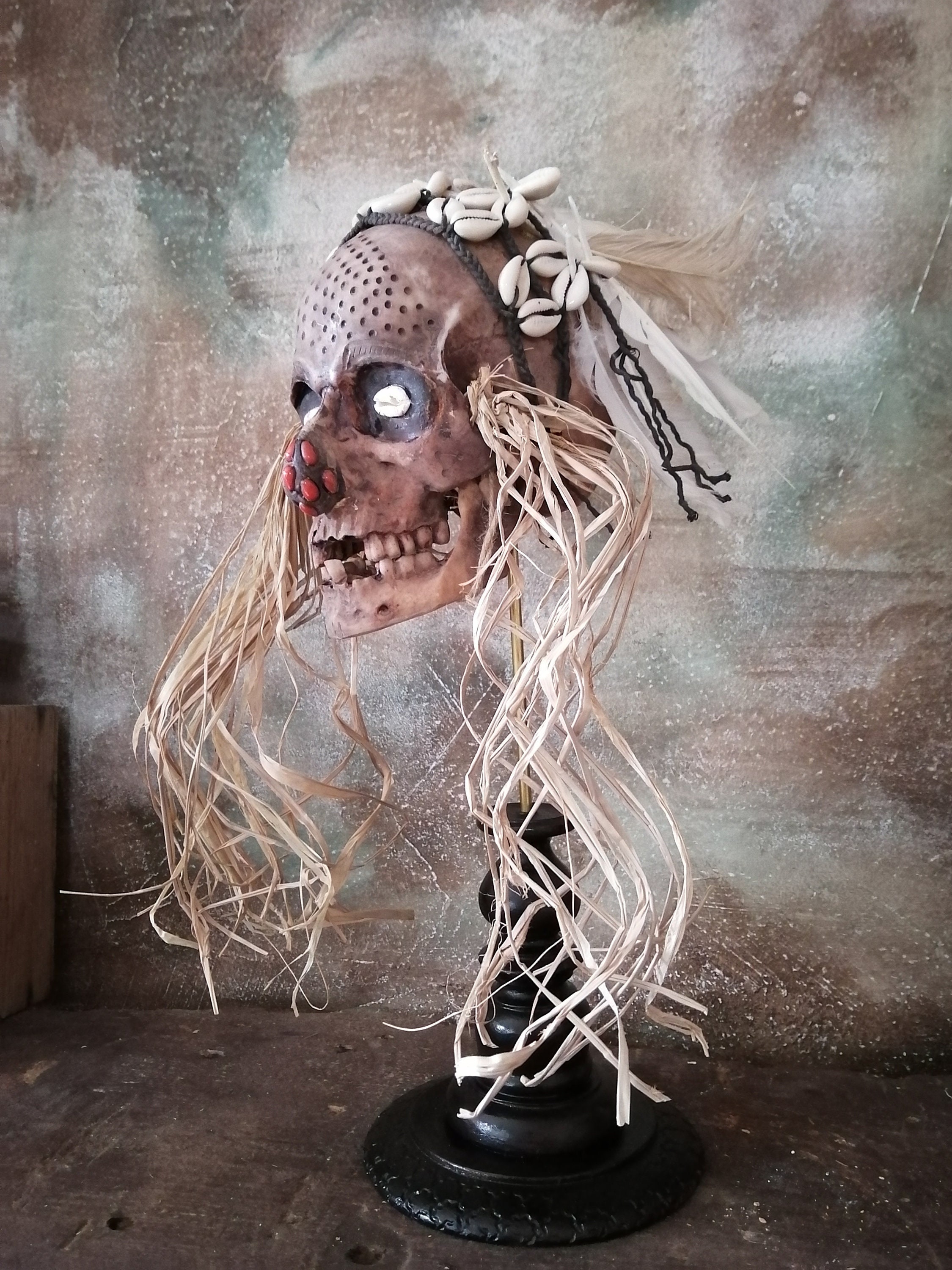 Crâne Asmat sur Bois Tourné, Replique, Replica, Cabinet de Curiosités, Oddities, Human Skull Fake