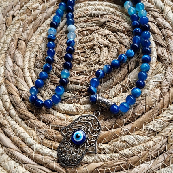 Long Collier en Perles de Pierres Naturelles d'Agate bleues 8mm et pendentif Main de Fatma.