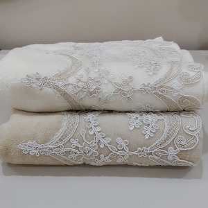 2-Piece Lace Trimmed Hand Towel Set – Elegant Floral Design in Cream and Beige, Luxury Bathroom Decor