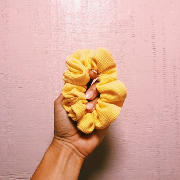 Yellow square scrunchie by ENROSEBYTU
