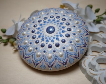 Hand-painted mandala stone, artificial stone, mandala art, dot art mandala, unique piece, dot painting, table decoration