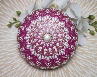Hand-painted mandala stone, artificial stone, mandala art, dot art mandala, unique piece, dot painting, table decoration