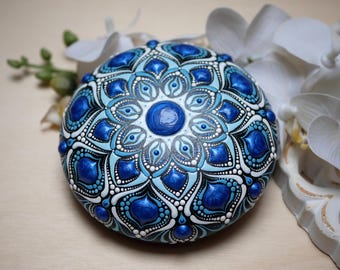 Hand-painted mandala stone, artificial stone, mandala art, dot art mandala, unique piece, dot painting, table decoration