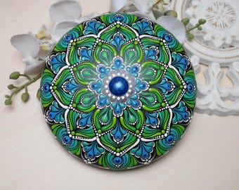 Hand-painted mandala stone, artificial stone, mandala art, dot art mandala, unique piece, dot painting, table decoration