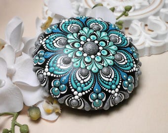 Hand-painted mandala stone, artificial stone, mandala art, dot art mandala, unique piece, dot painting, table decoration