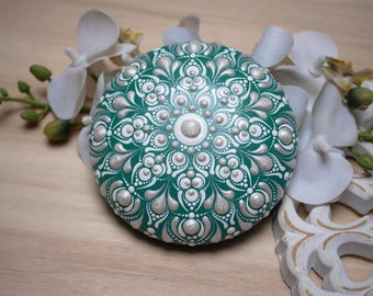 Mandala stone, hand-painted decoration, painted stones, dot art painting, stone painting decoration, meditation stone