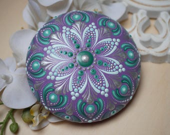 Hand-painted mandala stone, artificial stone, mandala art, dot art mandala, unique piece, dot painting, table decoration