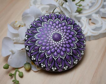 Mandala stone hand-painted, artificial stone, mandala art, dot art mandala, unique, dot painting, table decoration, glitter
