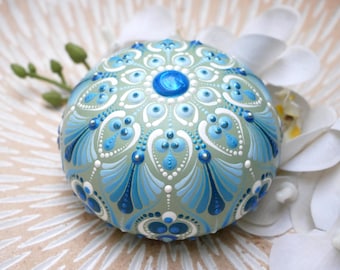 Mandala steen handbeschilderd, kunststeen, mandala kunst, stippenkunst mandala, speciaal cadeau, stippenschildering, tafeldecoratie
