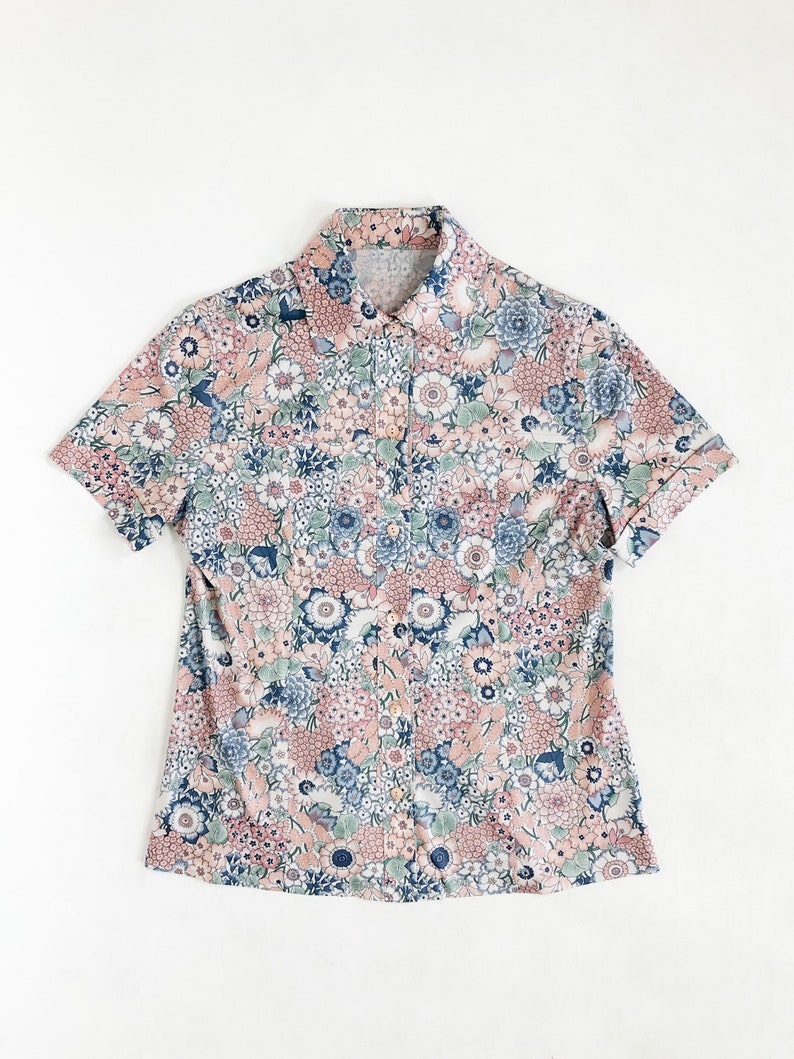 Vintage 70s Short Sleeve Floral Poly Blouse