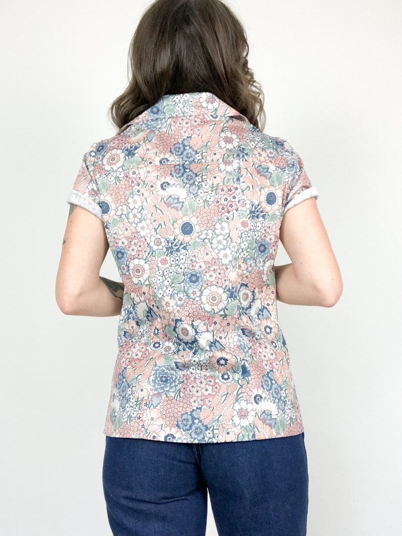 Vintage 70s Short Sleeve Floral Poly Blouse