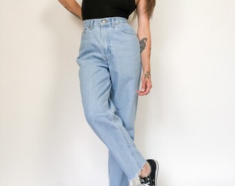 Vintage 90s Chic Light Wash High Rise Raw Hem Jeans Waist 28”
