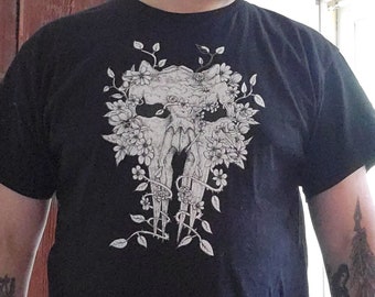 Camiseta con estampado floral de calavera de ballena, negra
