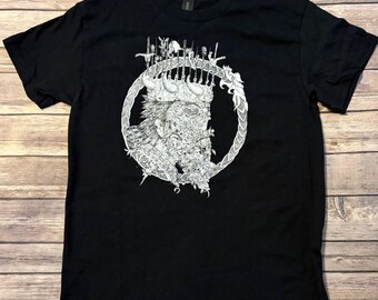Camiseta gráfica King, algodón unisex, negra, con diseño surrealista oscuro