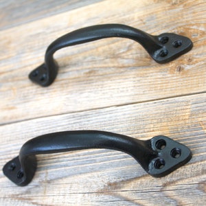 Simple Black Handle - Classic Kitchen Door Handles
