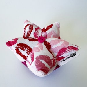 White, Red n Pink Lips Pin Cushion