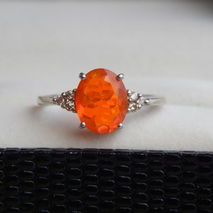 Anello in oro 14k con opale di fuoco messicano: Moissanite Halo, anello minimalista in stile vintage per Natale