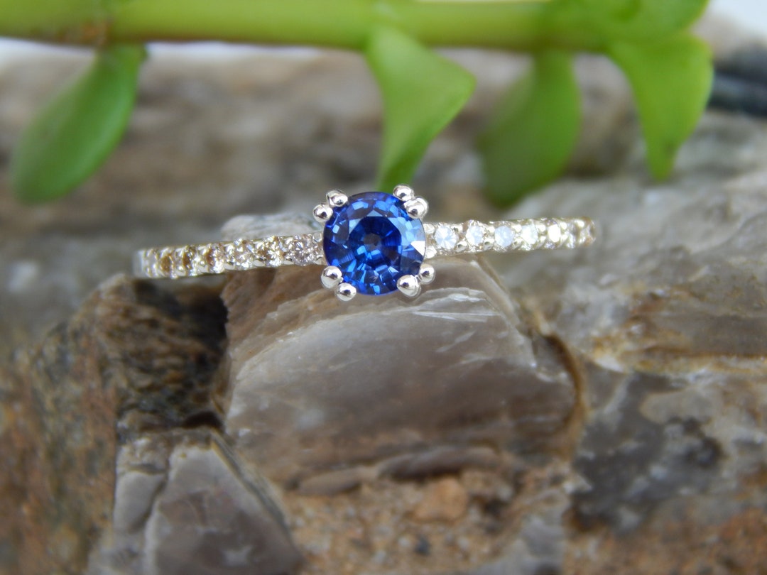 Bague Saphir 1,10 carats accompagné de 0,25 carat de Diamants Or blanc Taille 45
