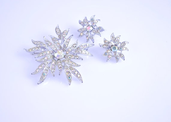 50's Sarah Coventry flower brooch and clip on ear… - image 1