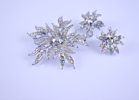 50's Sarah Coventry flower brooch and clip on ear… - image 2