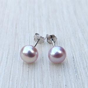 6-6.5mm pinky violette echte Süßwasserperlen-Ohrstecker mit Sterling Silber, kleine Perlenohrringe für Mädchen, Geschenk für sie