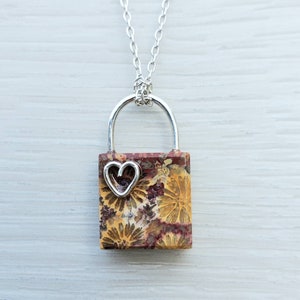 Pendentif cadenas fossile de corail rouge naturel avec argent sterling massif, pendentif corail fossilisé de pierres précieuses florales, cadeau de Noël
