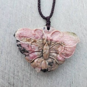 Verstelbare Rhodoniet vlinder ketting, roze edelsteen kristallen ketting, vlinder hanger, cadeau voor haar