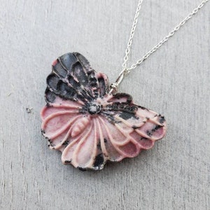 Natuurlijke rhodoniet-vlinderhanger met sterlingzilver, roze vlinderketting, rhodoniet-hanger, kerstcadeau, cadeau voor haar