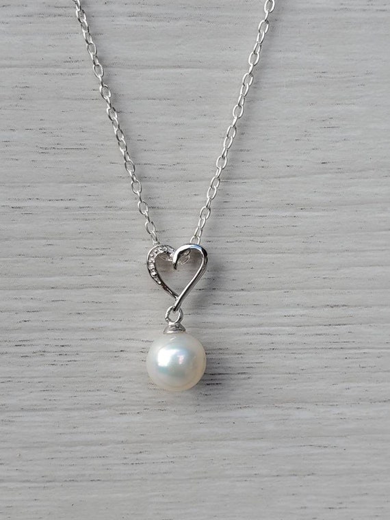 pearl necklace with sterling silver closure,baby girls pearl necklace with  sterling silver closure,toddler girls pearl necklace with sterling silver  closure,little girls pearl necklace with sterling silver closure,pearl and  silver necklace for baby