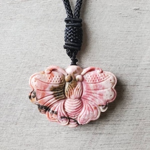 Natuurlijke Rhodoniet ketting, roze Rhodoniet vlinder ketting, vlinder statement ketting, edelsteen kristal ketting, cadeau voor haar