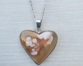 Colgante de corazón de ágata flor: collar de piedras preciosas naturales, engaste plateado