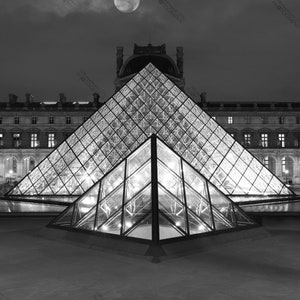 Super moon watching over the Louvre museum in Paris (Black & White / Canvas / Photo Print)