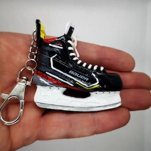 Mini hockey skates bag keychain,  personalized hockey gift, hockey mom, hockey son skates, 3d skates figurine