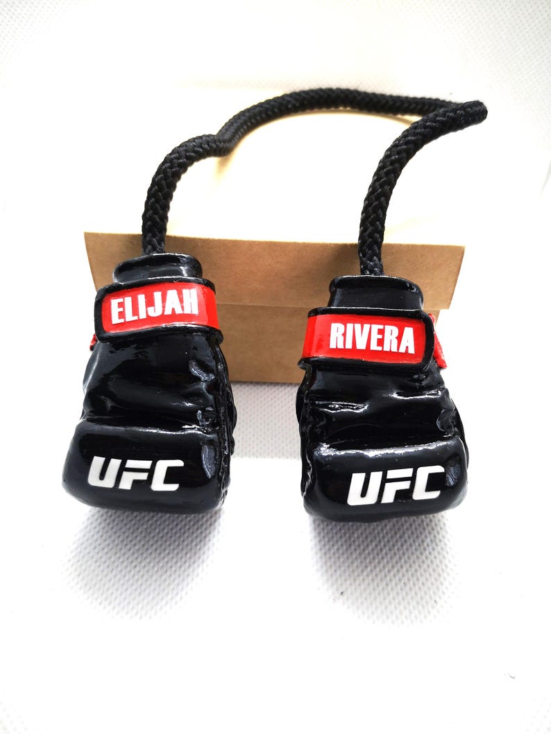 パーソナライズされたMMAグローブカーチャーム、カスタムUFCファイターギフト、車のミラー用UFCグローブ、レスラーへの誕生日ギフト、UFCグローブオーナメント 画像 3