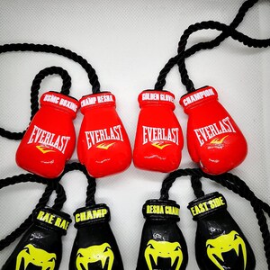 Regalos de guantes de boxeo personalizados, adorno de boxeo Venum personalizado para espejo de coche, amuleto de boxeo, regalos deportivos, regalo de luchador, dijes para espejo de coche imagen 10
