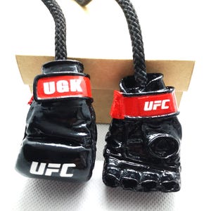パーソナライズされたMMAグローブカーチャーム、カスタムUFCファイターギフト、車のミラー用UFCグローブ、レスラーへの誕生日ギフト、UFCグローブオーナメント 画像 4
