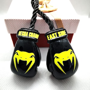Regalos de guantes de boxeo personalizados, adorno de boxeo Venum personalizado para espejo de coche, amuleto de boxeo, regalos deportivos, regalo de luchador, dijes para espejo de coche imagen 1