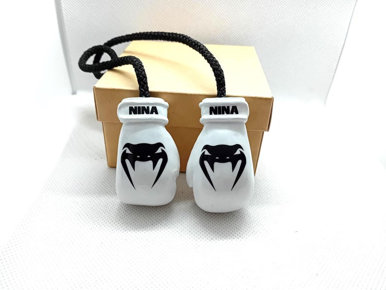 Regalos de guantes de boxeo personalizados, adorno de boxeo Venum personalizado para espejo de coche, amuleto de boxeo, regalos deportivos, regalo de luchador, dijes para espejo de coche imagen 7