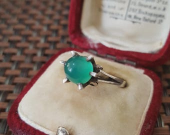 Vintage Sterling Silver Ring Green Chalcedony UK Size i.5 / US 4.5 / EU 48
