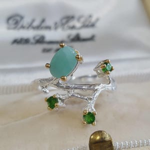 Anillo de plata de ley con diseño orgánico, esmeralda de Zambia y diópsido de cromo, talla M (Reino Unido).