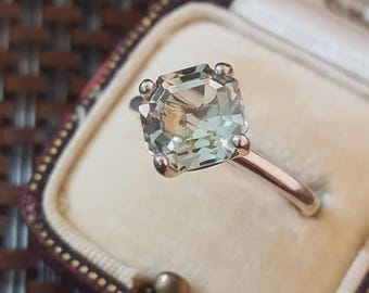 Anillo solitario de plata de ley 925 con amatista verde. Talla S (Reino Unido) / 9 (EE. UU.).