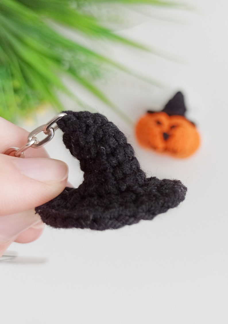 Crochet witch hat pattern, easy crochet Halloween keychain image 4