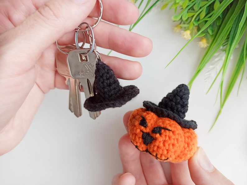 Crochet witch hat pattern, easy crochet Halloween keychain image 9