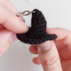 Crochet witch hat pattern, easy crochet Halloween keychain image 5