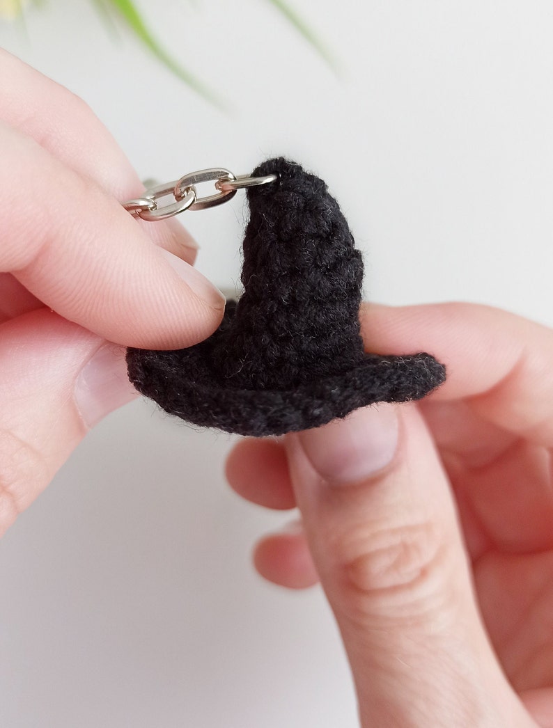 Crochet witch hat pattern, easy crochet Halloween keychain image 5
